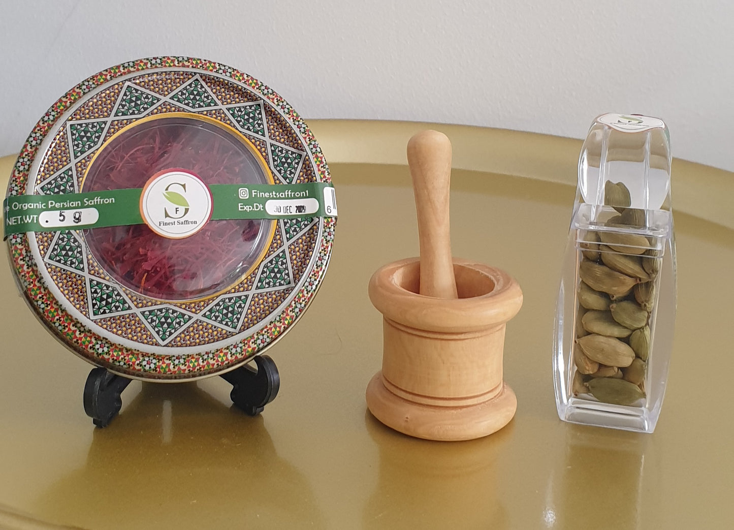 Premium Negin Saffron Bundle 5g Premium Saffron + A bamboo grinder + 15g A+ Cardamom